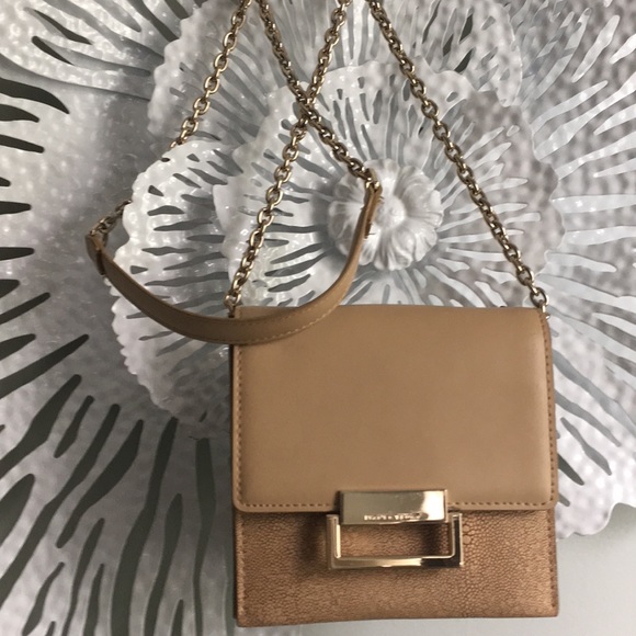 Ivanka Trump Handbags - Gently worn Ivanka Trump Crossbody Bag👒